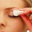 remover maquiagem dos olhos 105x105 - Inflamação Causada Pele Uso de Maquiagem