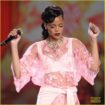 rihanna 105x105 - Rihanna usa vestido feito em apenas duas horas!