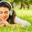 ouvindo musica 105x105 - Música para os ouvidos e para a alma