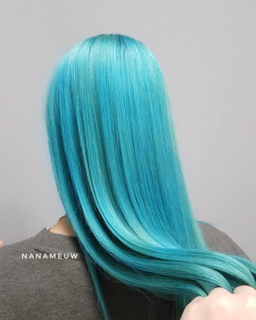 cabelo azul turquesa