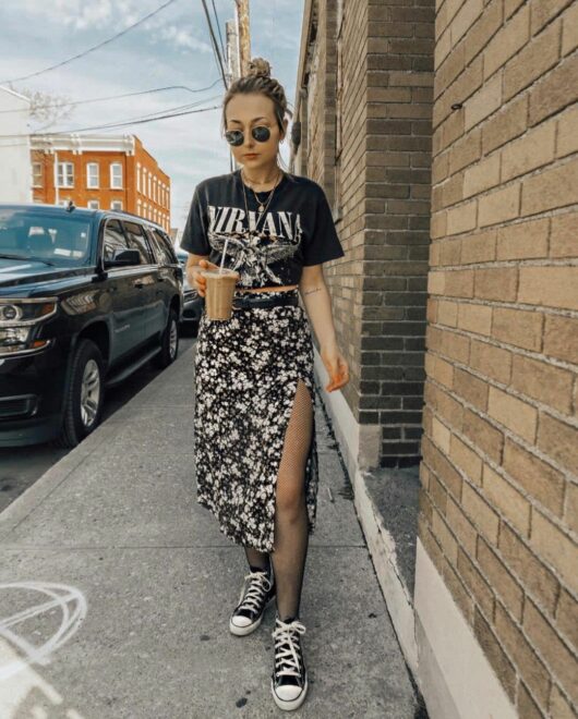 10 Ways To Style Slip-On Vans - Society19  Tshirt outfits, Outfits with  leggings, Casual skirt outfits