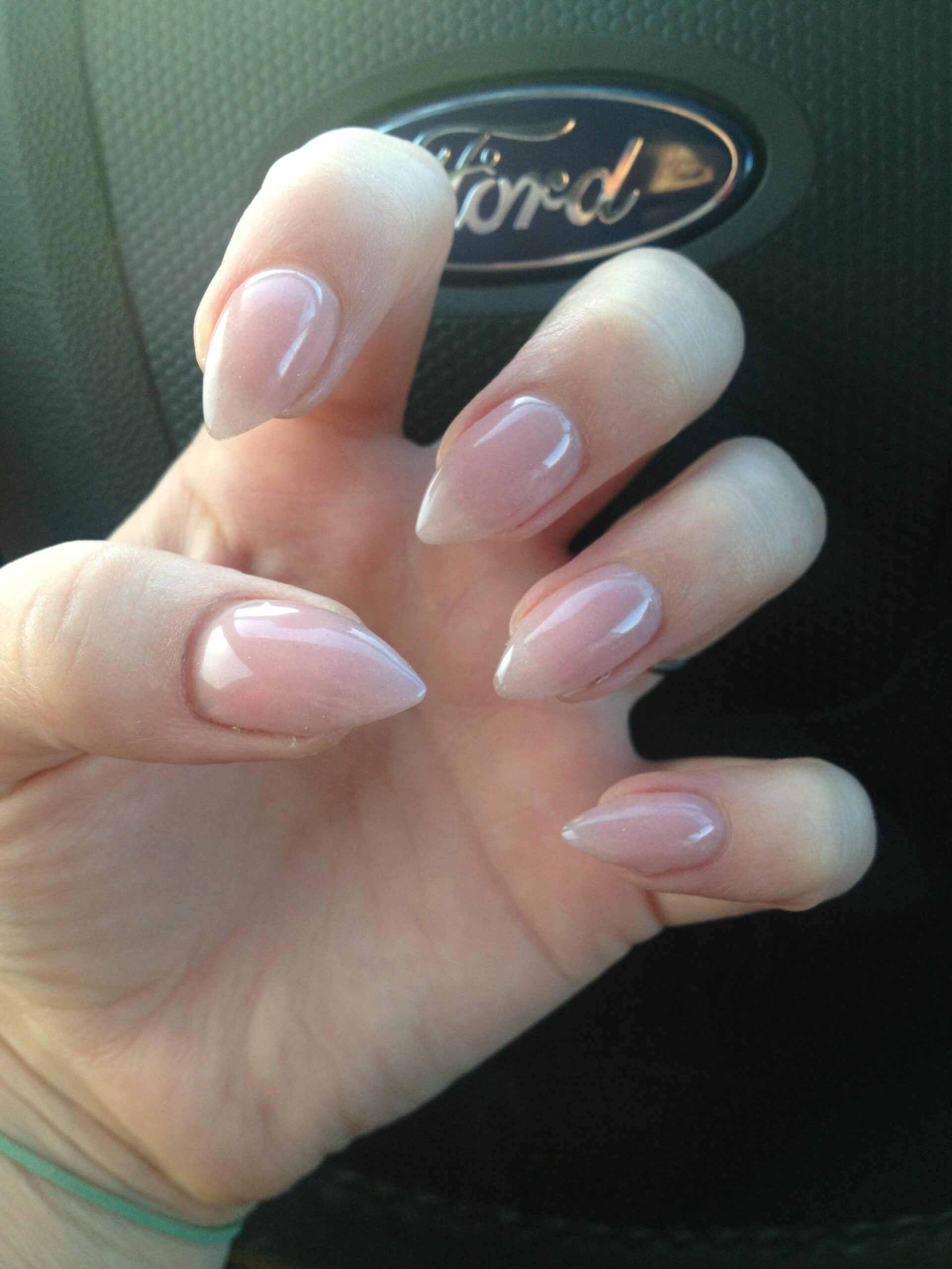 Unhas stiletto: o que é, como fazer, cuidados, 40 ideias para copiar