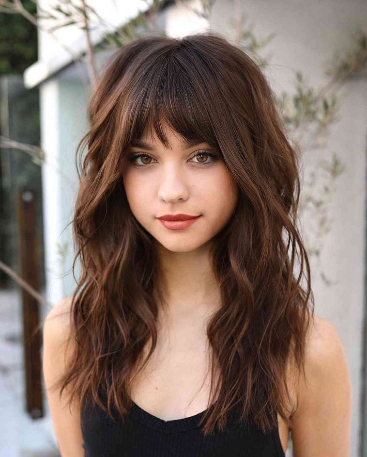 Cabelo Shaggy 2024 A Tend Ncia Capilar Que Est Dominando   27 Bob With Curtain Bangs Hairstyle Ideas For Modern Beachy Women 758x942 