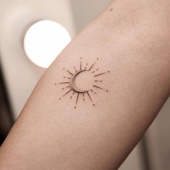 Tatuagem de Sol e Lua