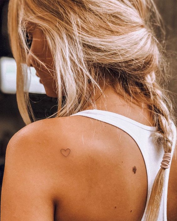 Tatuagem Feminina nas Costas